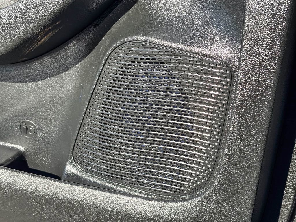 Used 2025 Chrysler Pacifica Premium image 49