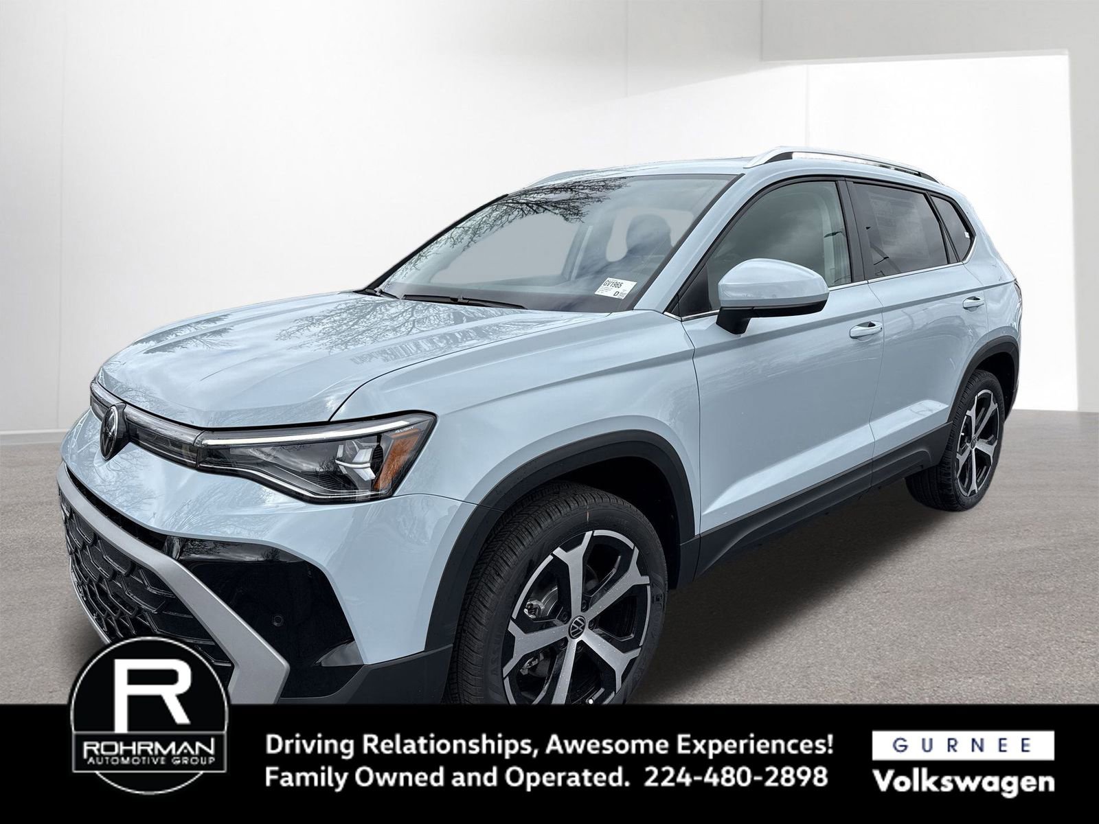 Used 2025 Volkswagen Taos SEL AWD/4WD image 4