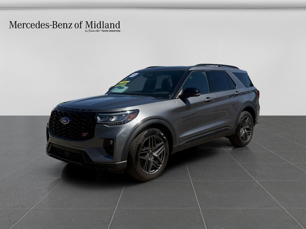 Used 2025 Ford Explorer ST image 3