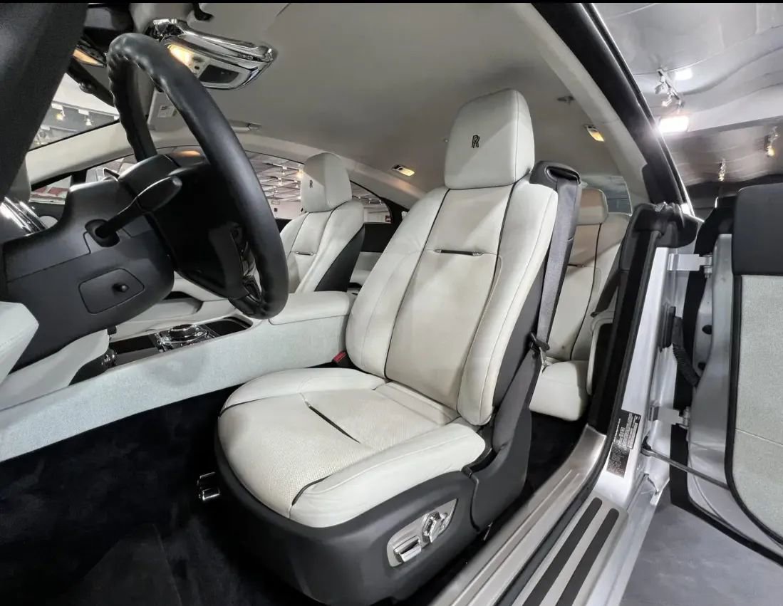 Used 2014 Rolls-Royce Wraith image 21