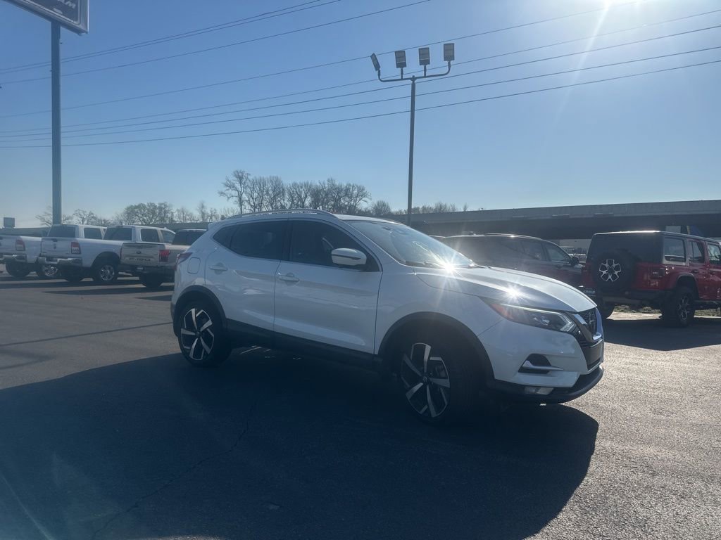 Used 2020 Nissan Rogue Sport SL w/ Premium Package image 3