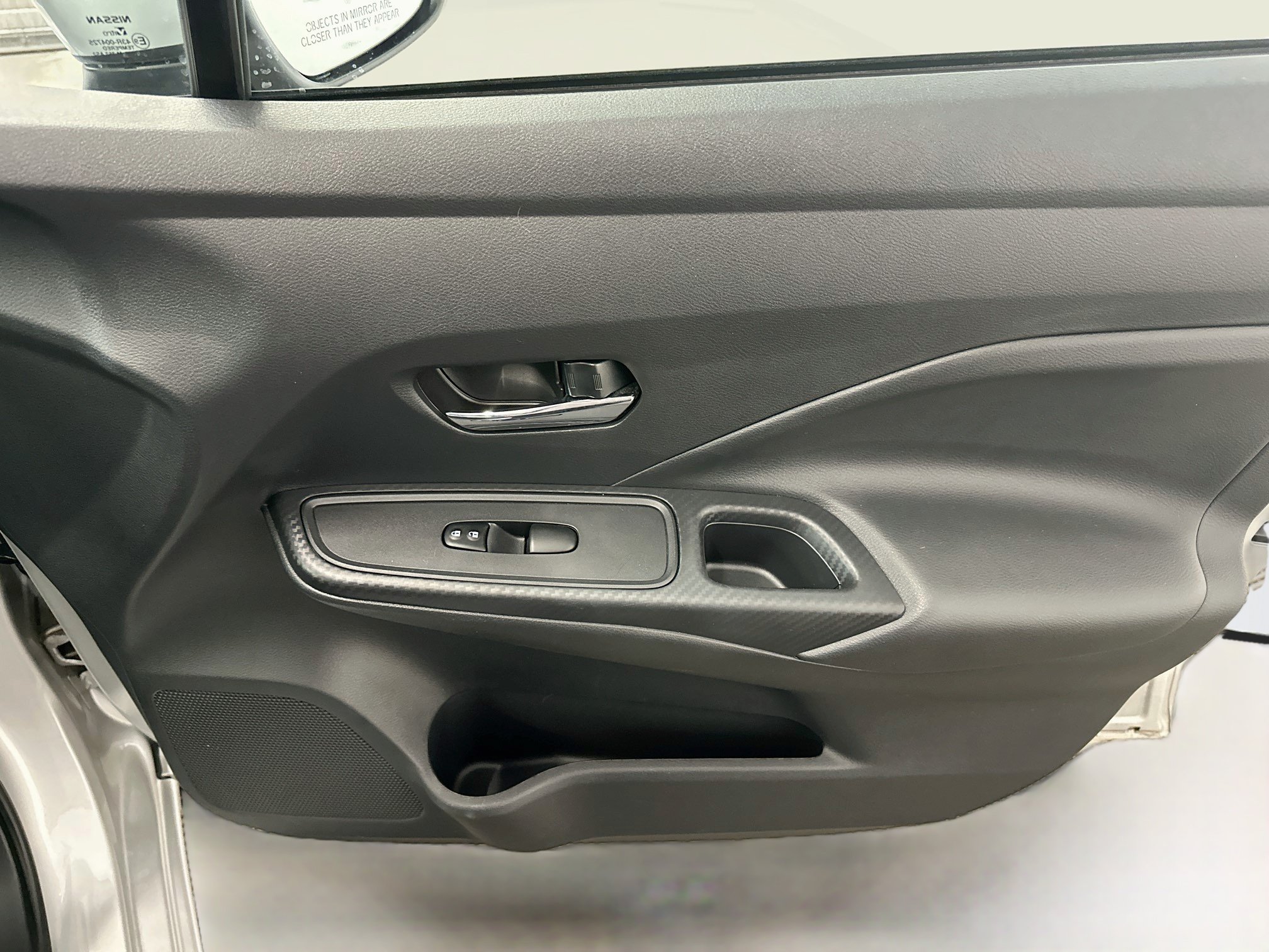 Used 2025 Nissan Versa SV FWD image 32