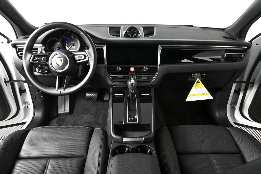 Certified 2026 Porsche Macan AWD/4WD image 20