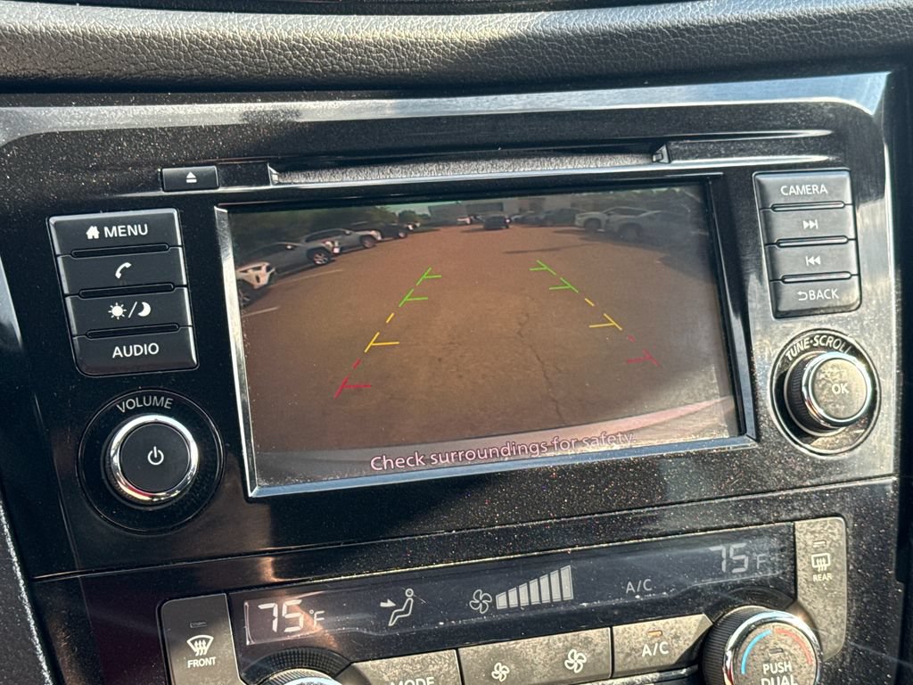 Used 2018 Nissan Rogue SV AWD/4WD image 24