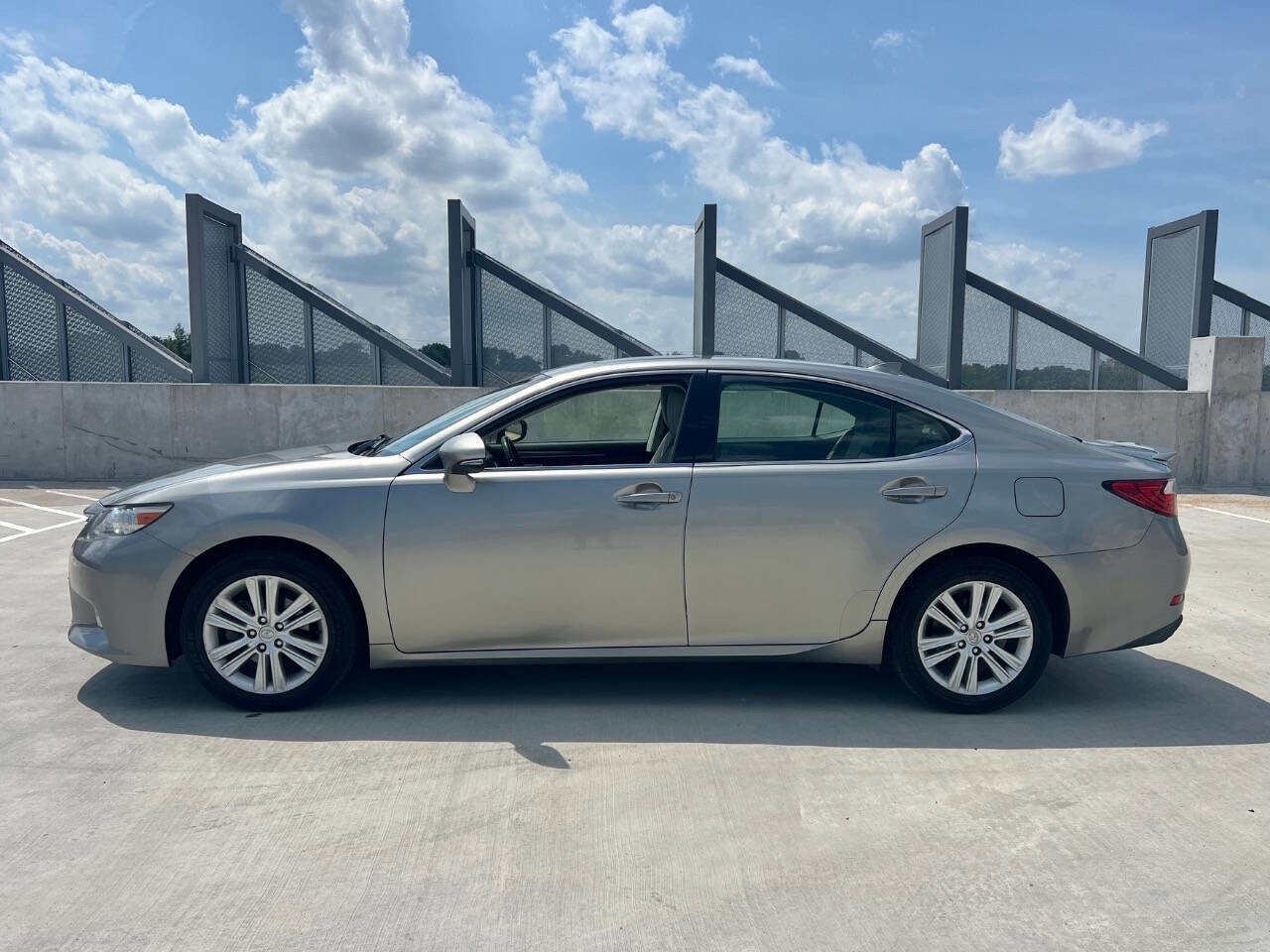 Used 2015 Lexus ES 350 w/ Premium Package FWD image 6