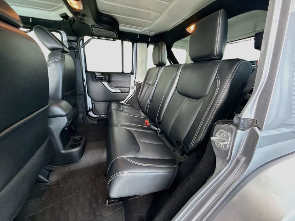 Used 2017 Jeep Wrangler Unlimited Sahara w/ Connectivity Group AWD/4WD image 20