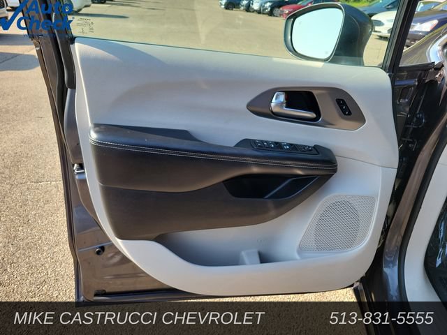 Used 2022 Chrysler Pacifica Touring-L FWD image 22