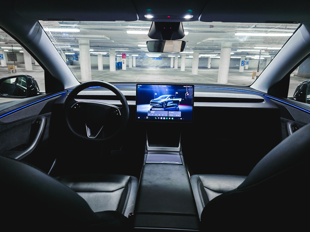 Used 2026 Tesla Model Y 2WD image 3