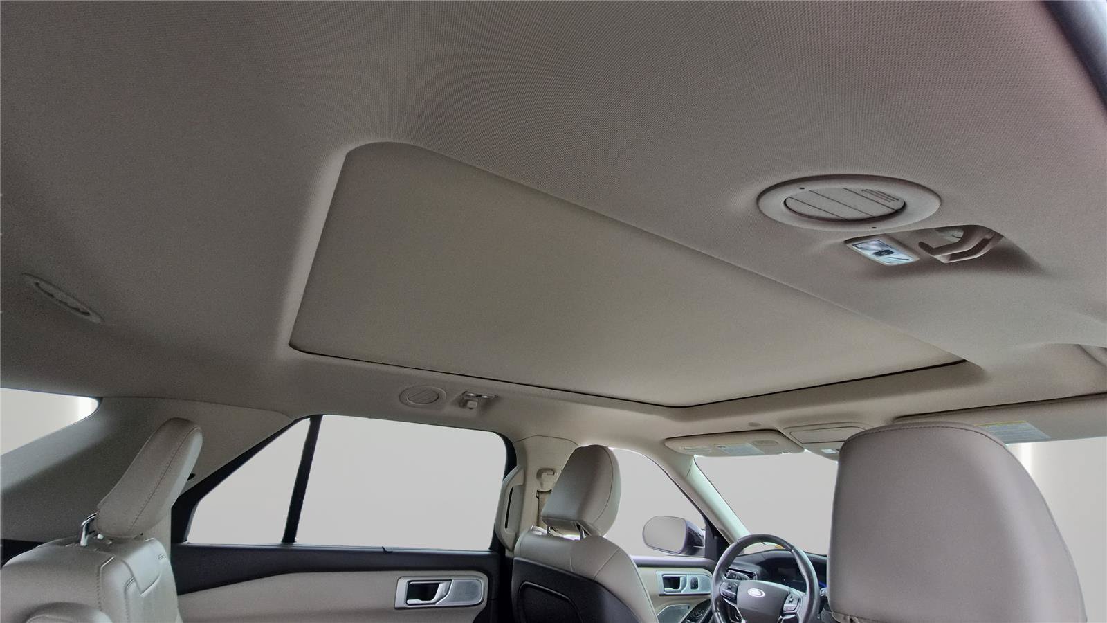 Used 2020 Ford Explorer Platinum w/ Premium Technology Package AWD/4WD image 16