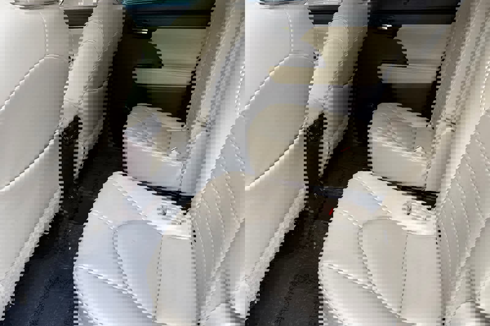 Used 2021 Toyota Highlander XLE image 4