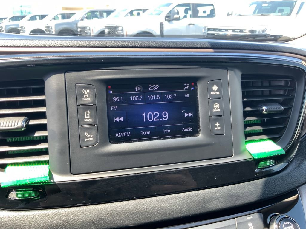 Used 2017 Chrysler Pacifica LX FWD image 16