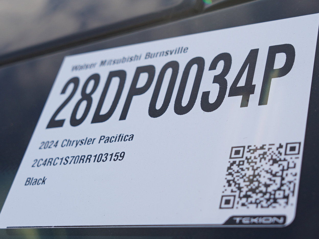 Used 2024 Chrysler Pacifica Premium FWD image 34