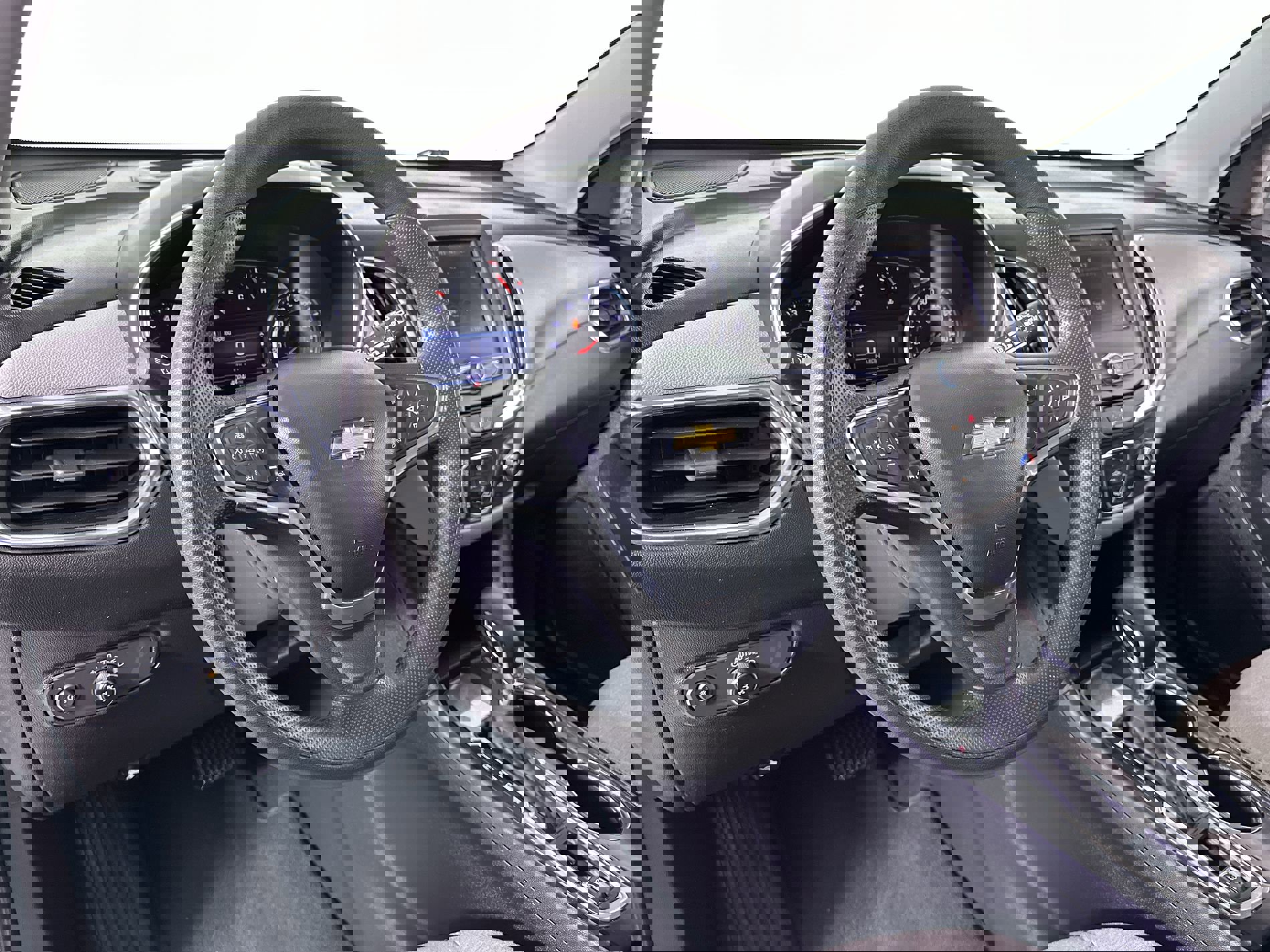 Used 2023 Chevrolet Equinox LT image 46