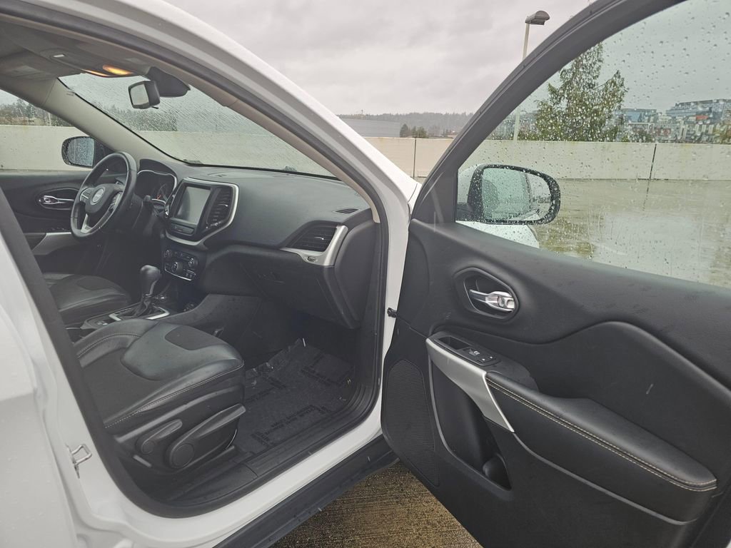 Used 2018 Jeep Cherokee Latitude Plus w/ Cold Weather Group image 13