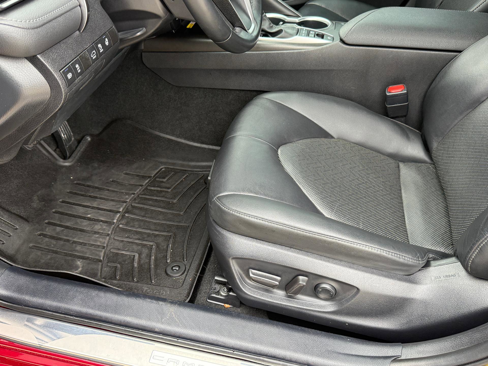 Used 2022 Toyota Camry XLE image 18