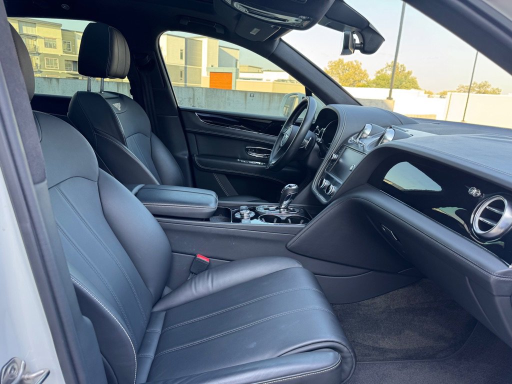 Used 2019 Bentley Bentayga image 27
