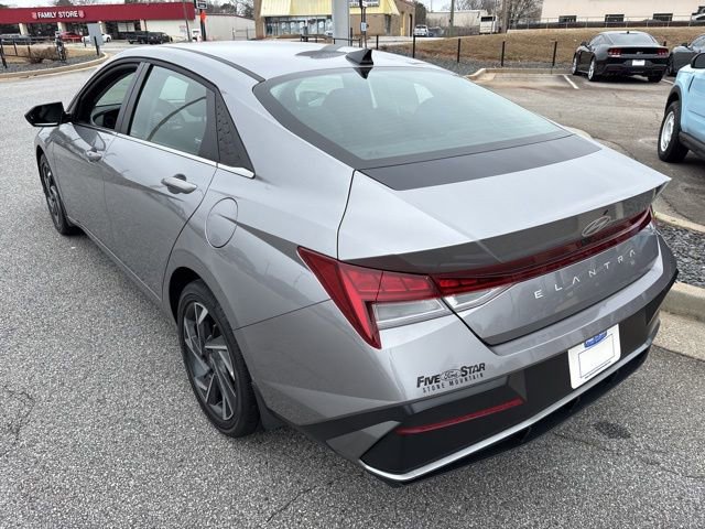Used 2025 Hyundai Elantra SEL image 6