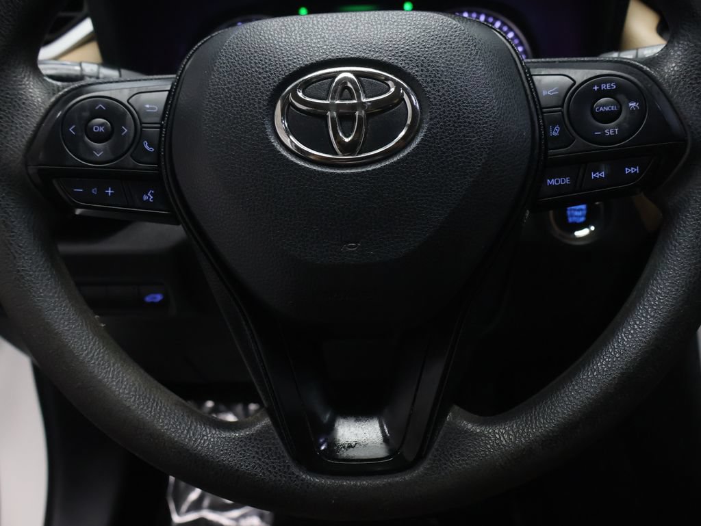 Used 2021 Toyota RAV4 XLE w/ Convenience Package FWD image 18