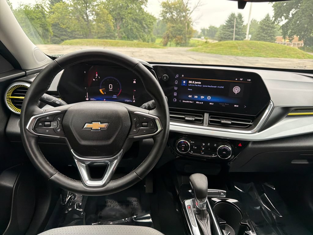 Used 2024 Chevrolet Trax LT w/ Driver Confidence Package FWD image 27