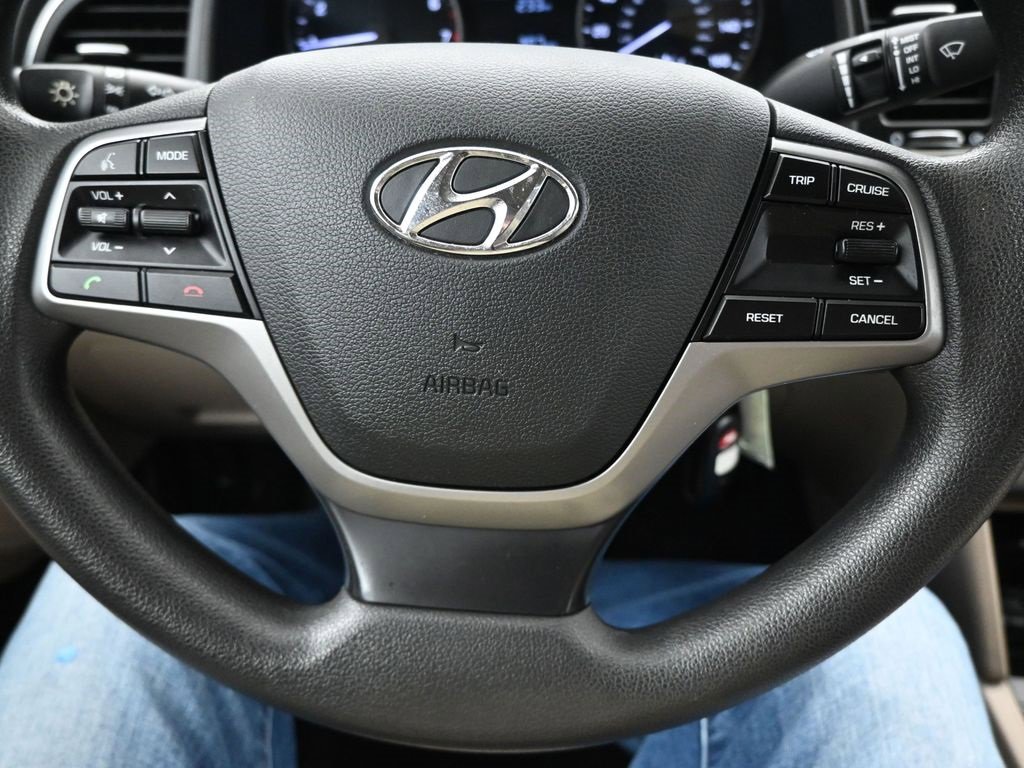 Used 2017 Hyundai Elantra SE w/ Cargo Package image 21