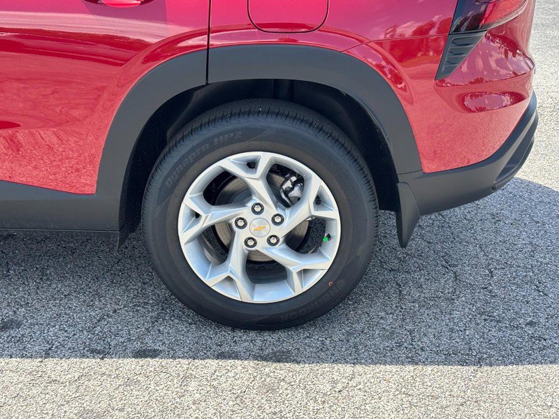 New 2026 Chevrolet Trax LS w/ LS Convenience Package FWD image 4