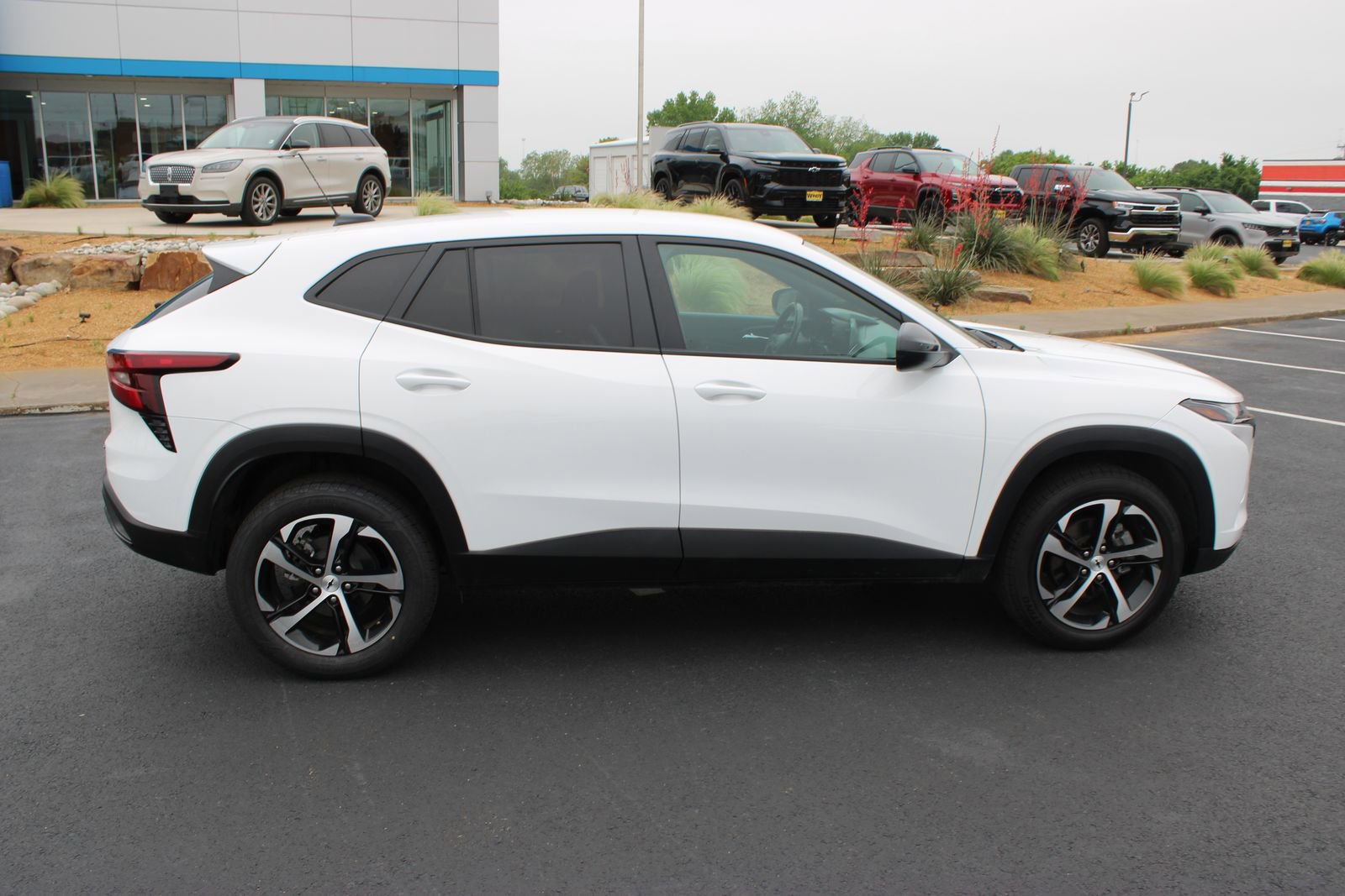 Used 2024 Chevrolet Trax RS w/ Driver Confidence Package FWD image 9