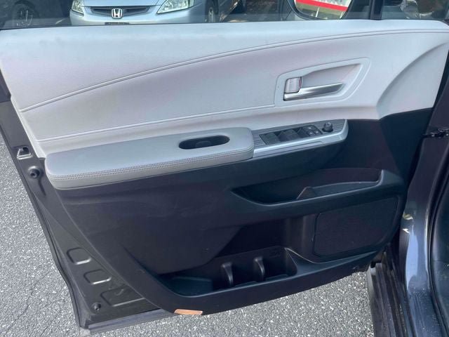Certified 2025 Toyota Sienna XLE FWD image 19