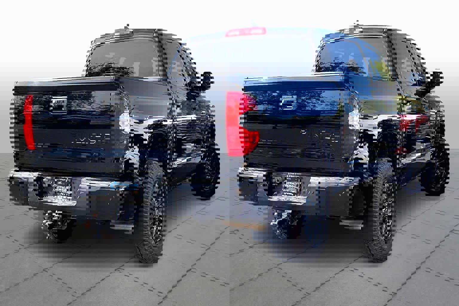 Used 2021 Toyota Tundra SR5 w/ Trail Edition image 12