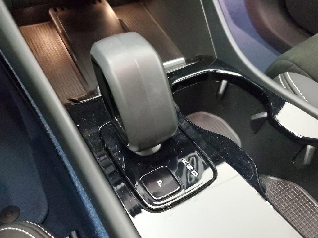 Certified 2023 Volvo XC40 Recharge Ultimate image 34