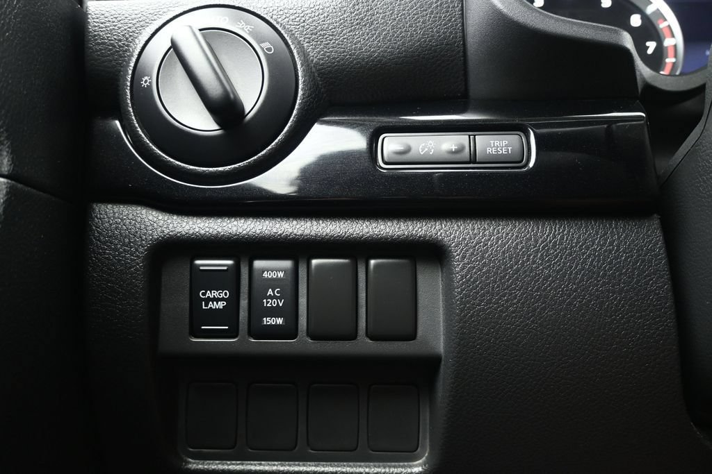 Used 2022 Nissan Titan SV w/ SV Convenience Package AWD/4WD image 17