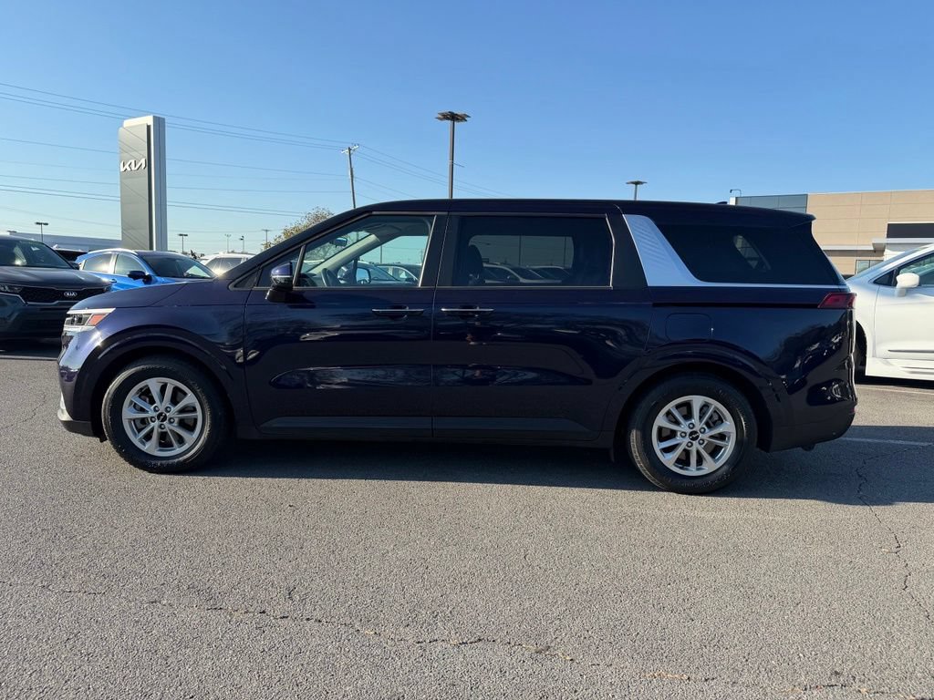Certified 2024 Kia Carnival LX FWD image 4