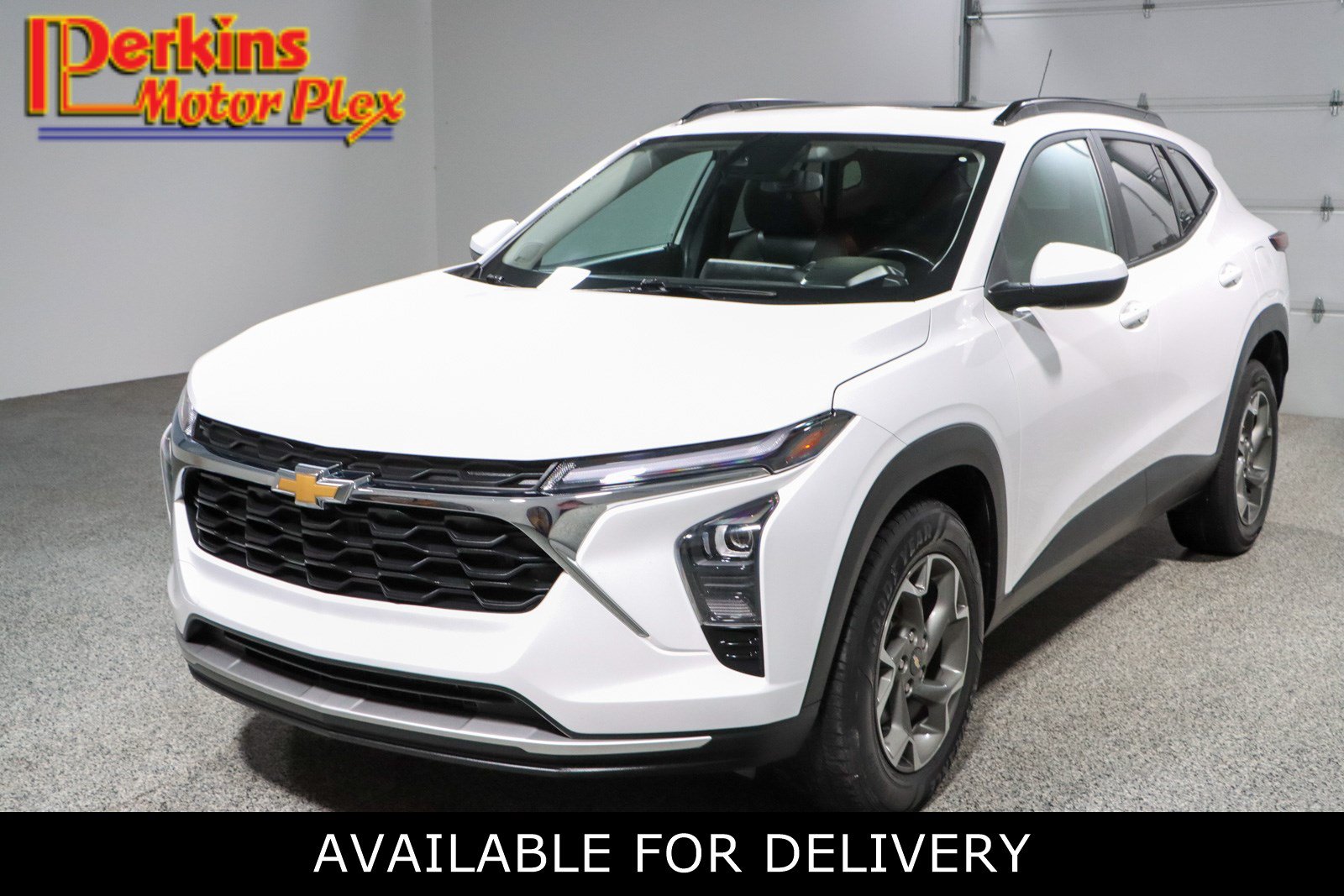 Used 2024 Chevrolet Trax LT w/ Sunroof Package FWD image 1