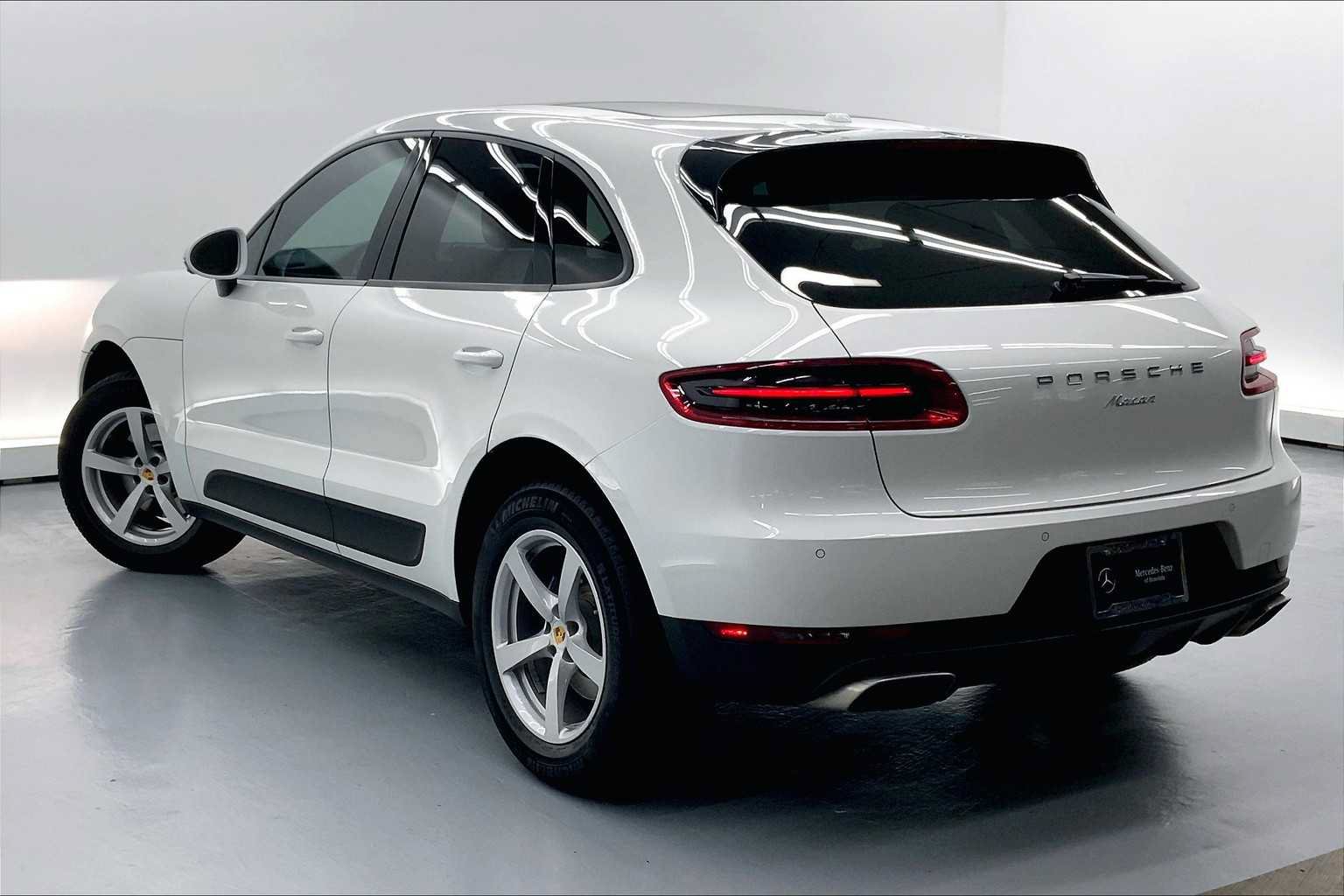 Used 2017 Porsche Macan AWD/4WD image 2