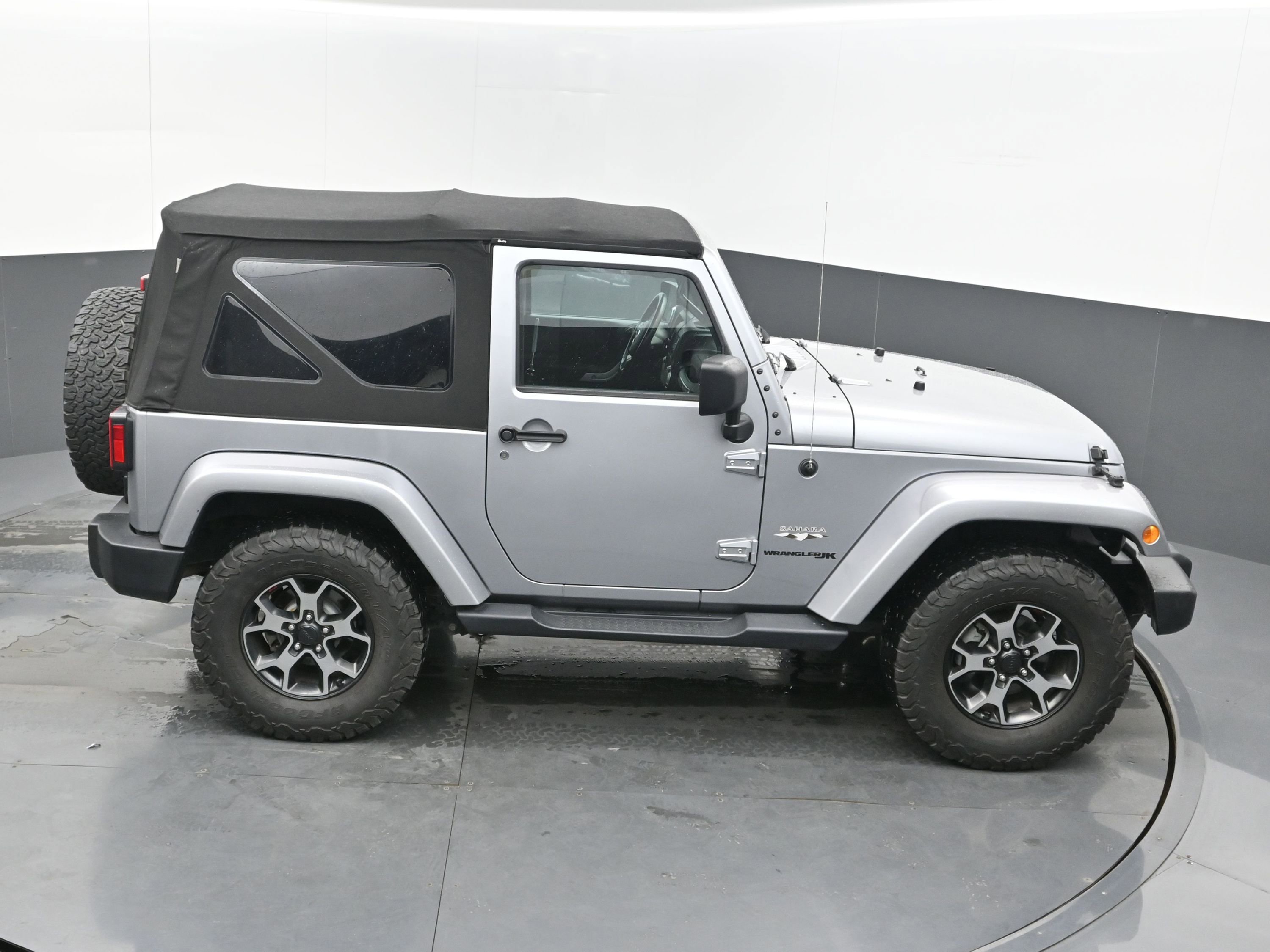 Used 2018 Jeep Wrangler Sahara w/ Connectivity Group image 37
