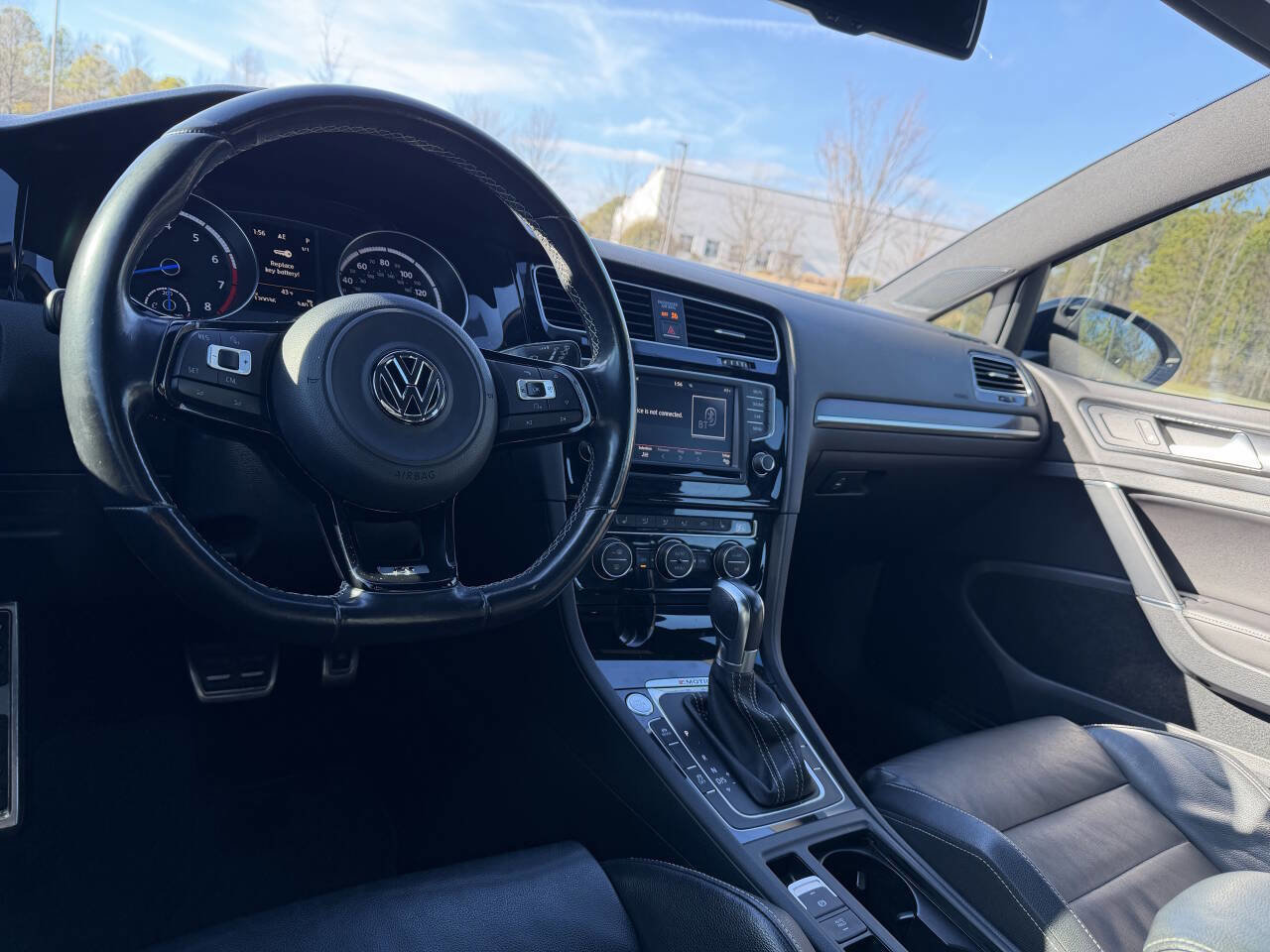 Used 2016 Volkswagen Golf R 4-Door image 21