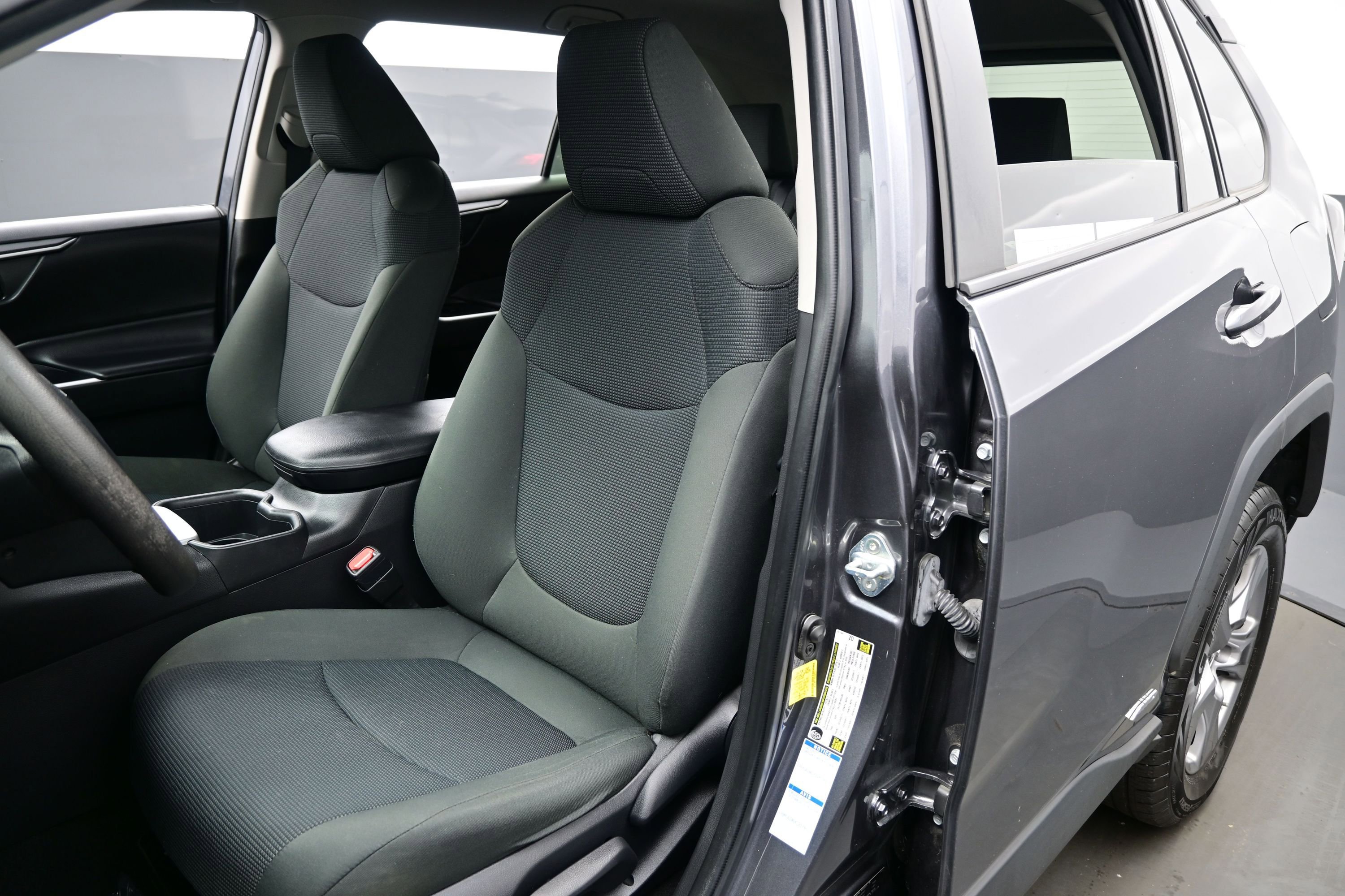 Used 2022 Toyota RAV4 LE AWD/4WD image 11