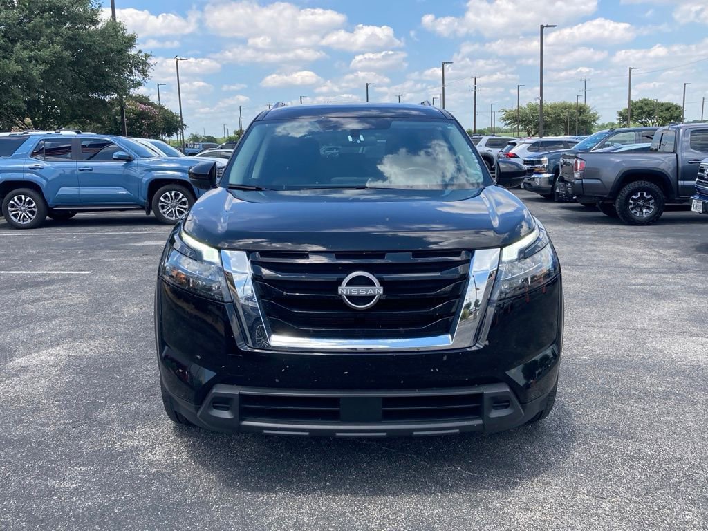 Used 2024 Nissan Pathfinder SV FWD image 2
