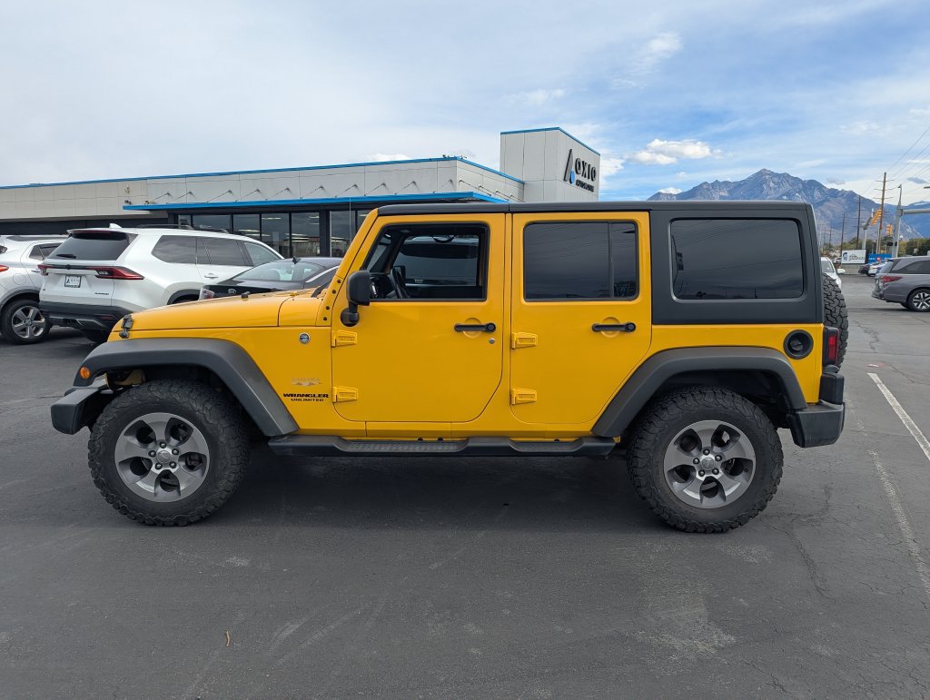 Used 2015 Jeep Wrangler Unlimited Sahara w/ Connectivity Group AWD/4WD image 7