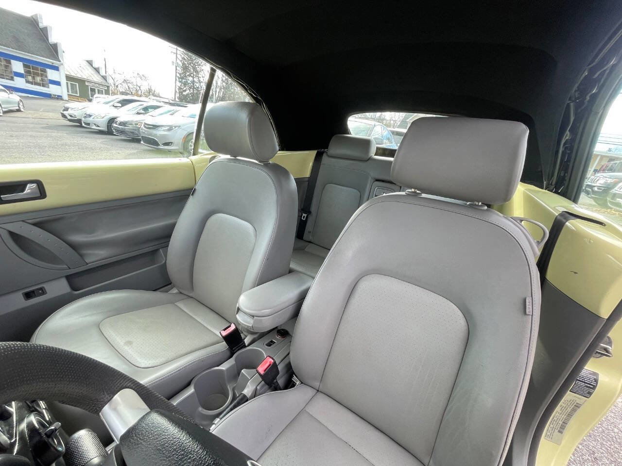 Used 2006 Volkswagen Beetle 2.5 PZEV 2dr Convertible (2.5L image 28