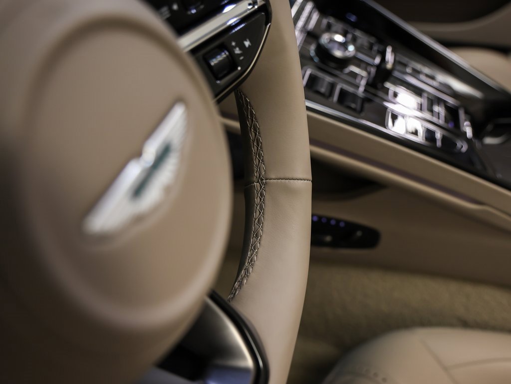 Used 2024 Aston Martin DB12 Convertible image 46
