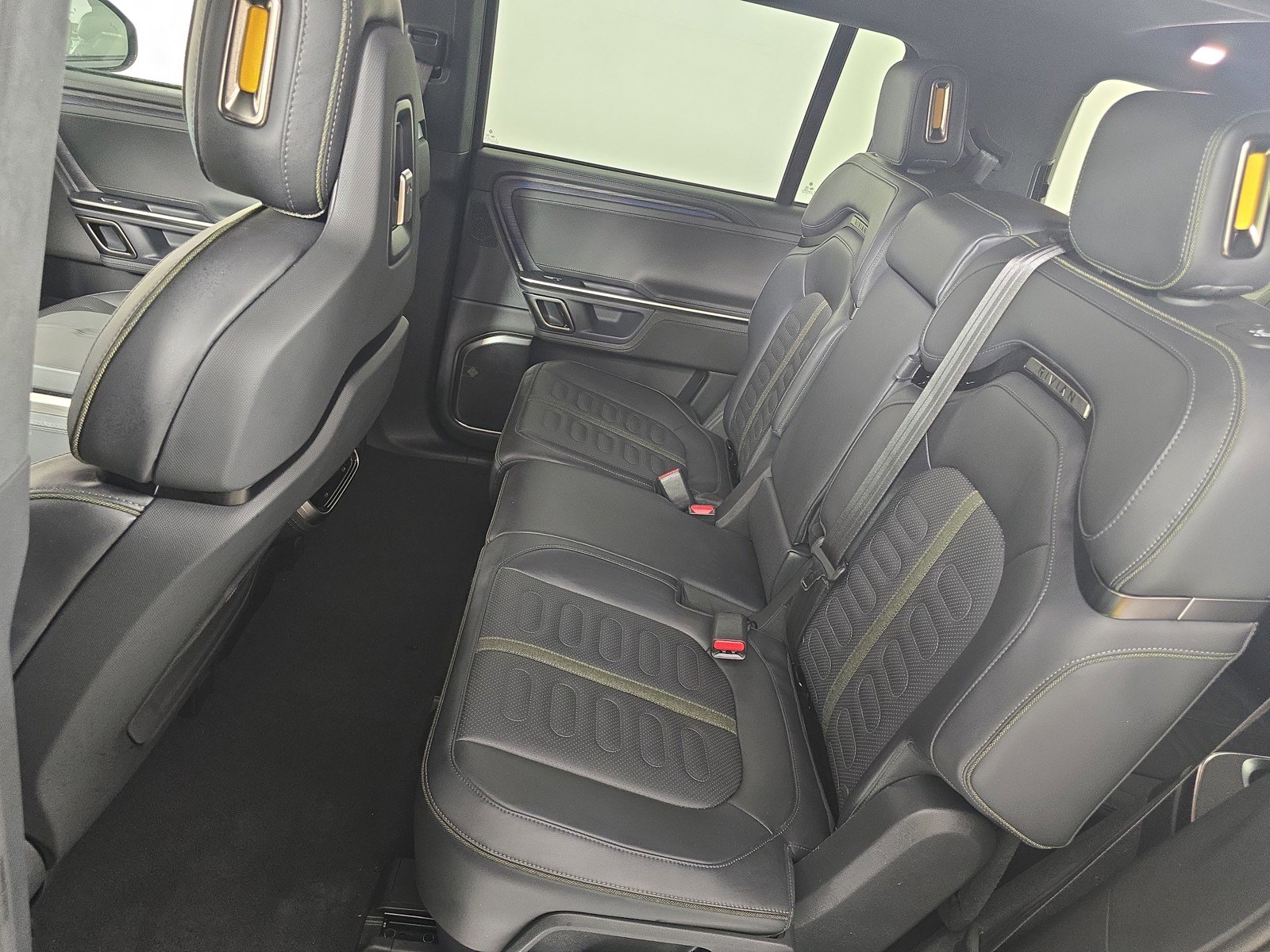 Used 2024 Rivian R1S Adventure image 21