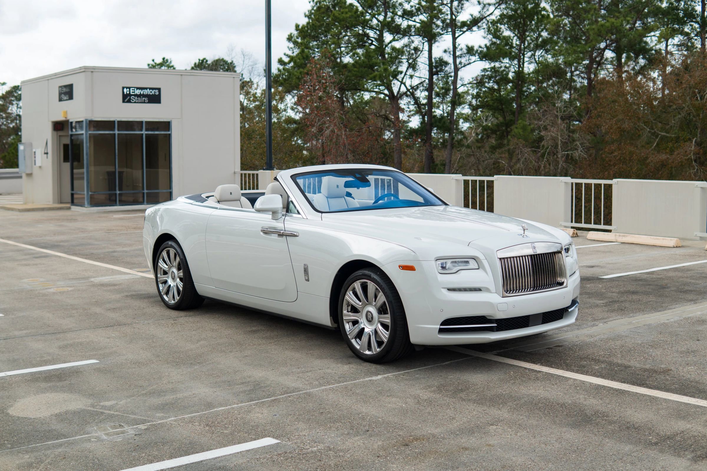 Used 2017 Rolls-Royce Dawn image 29