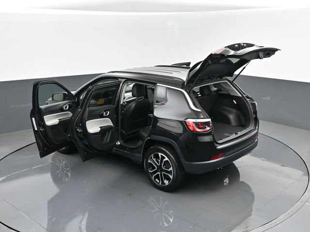 Used 2022 Jeep Compass Limited image 27