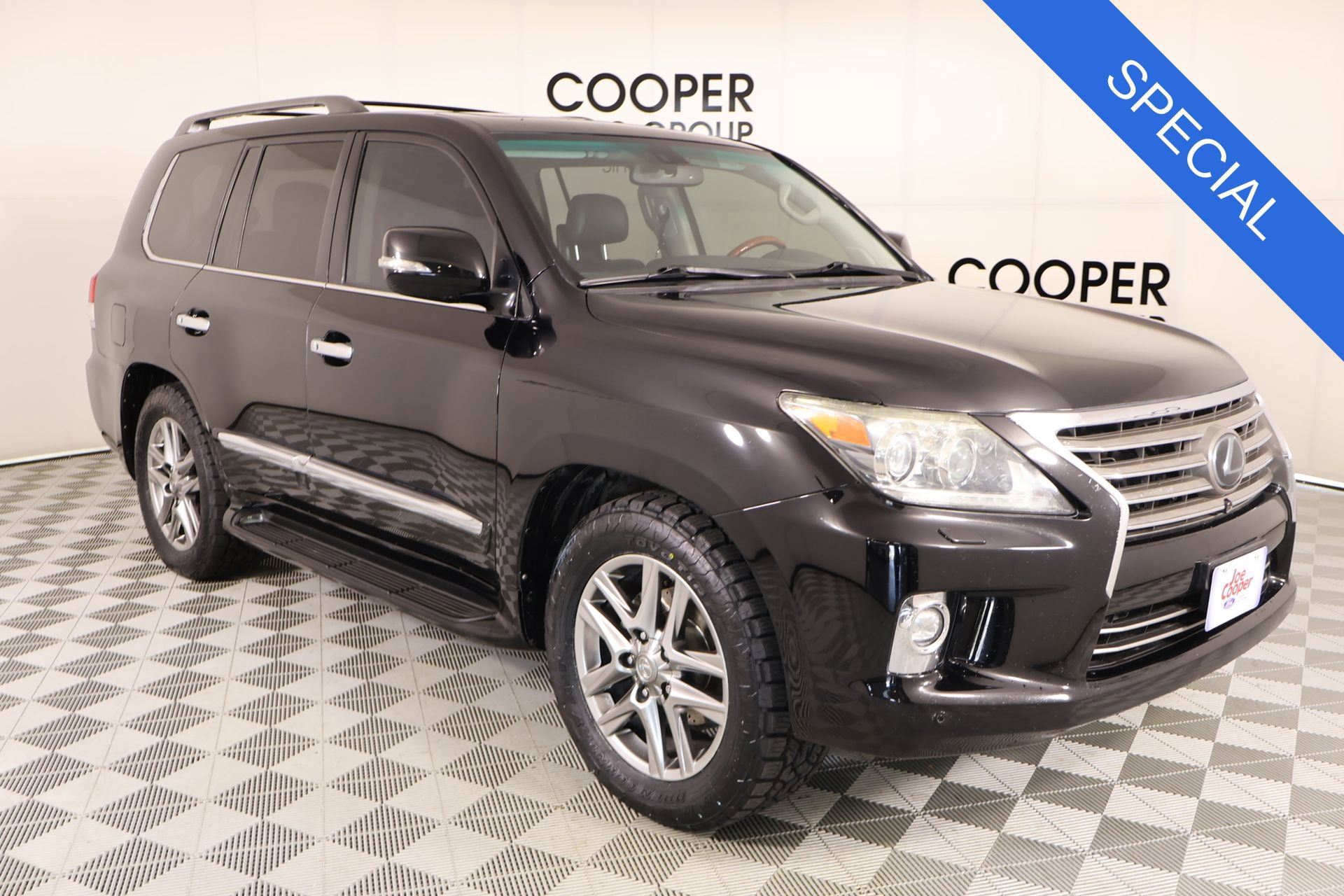 Used 2015 Lexus LX 570 4WD image 1