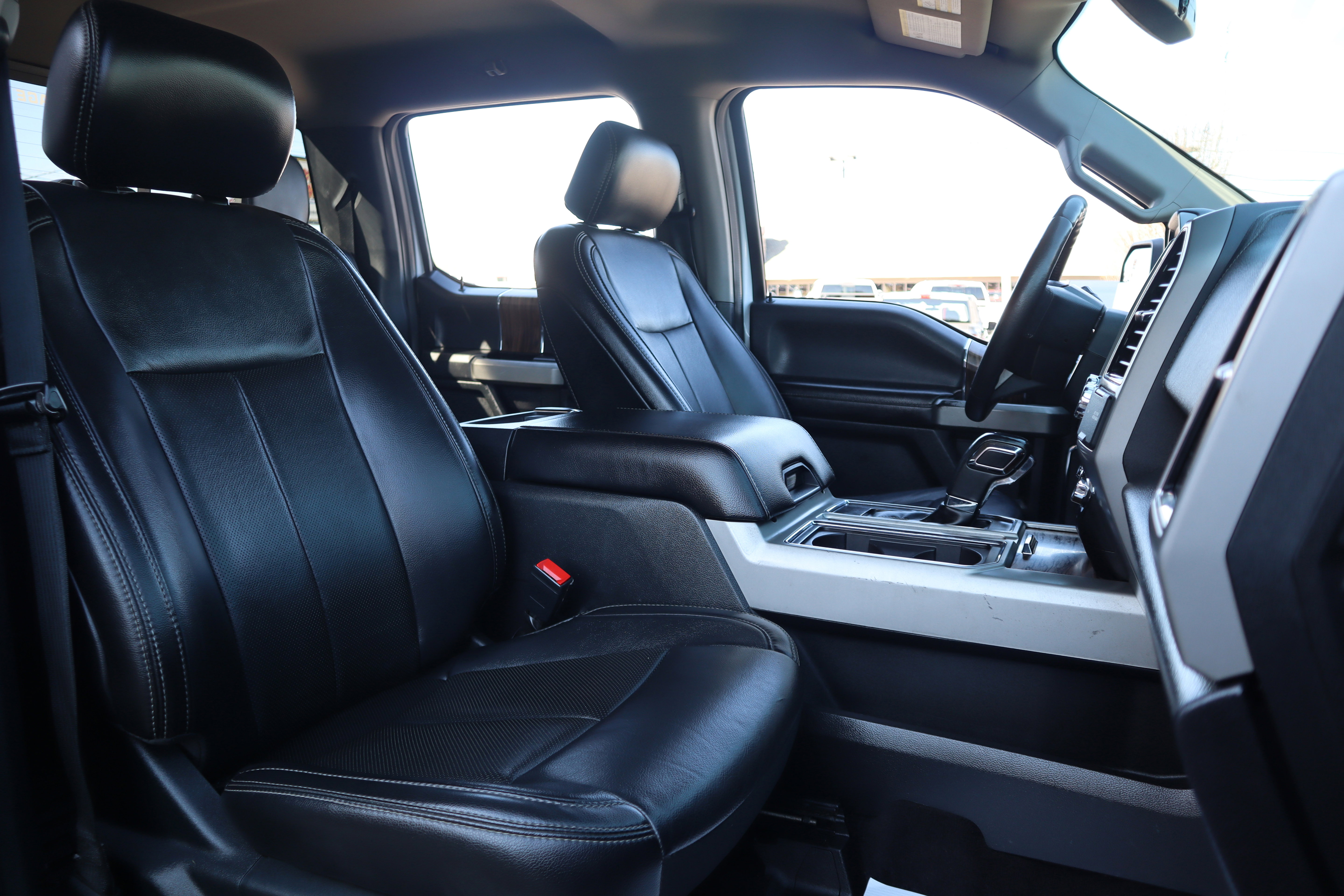 Used 2019 Ford F150 Lariat image 33