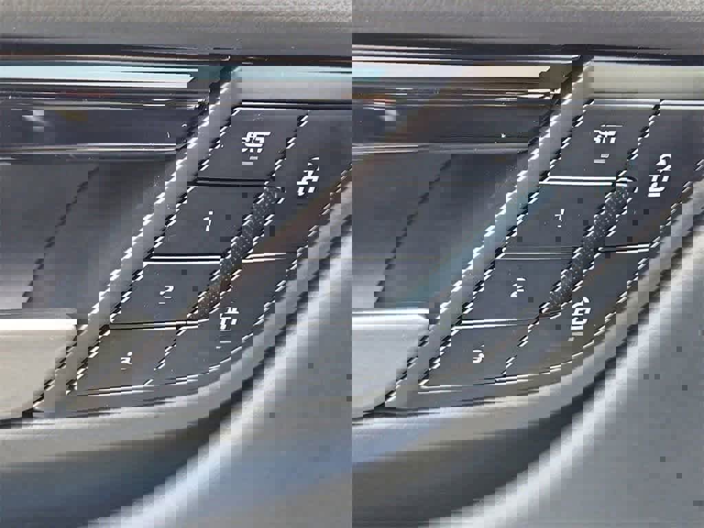 Used 2025 Porsche Macan 4S Electric image 24