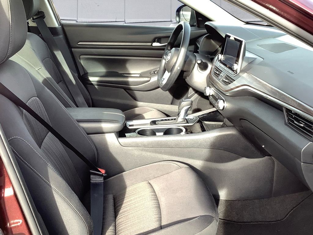 Used 2024 Nissan Altima 2.5 SV image 12