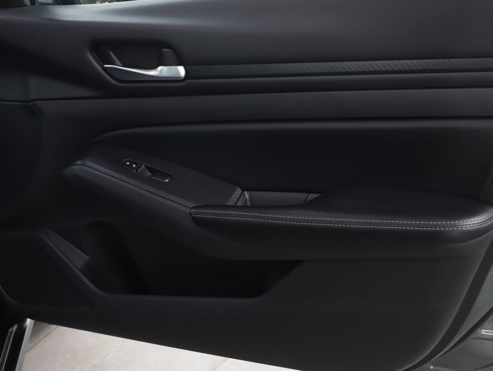 Used 2024 Nissan Altima 2.5 SV image 9