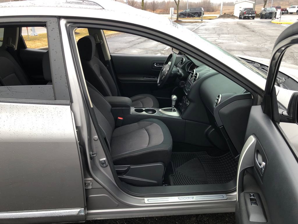Used 2013 Nissan Rogue SV w/ Premium Pkg image 23