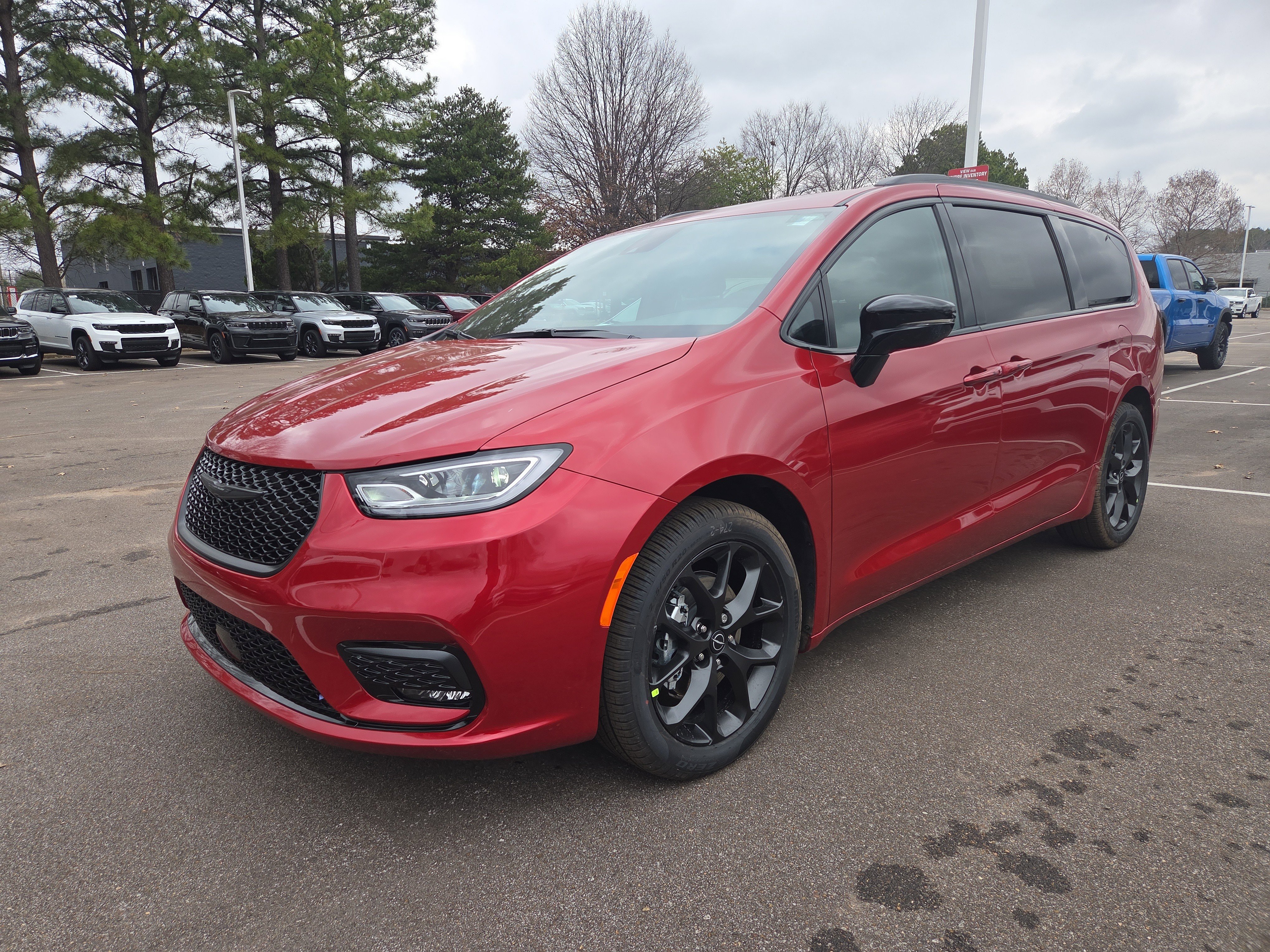 New 2026 Chrysler Pacifica Select FWD image 1